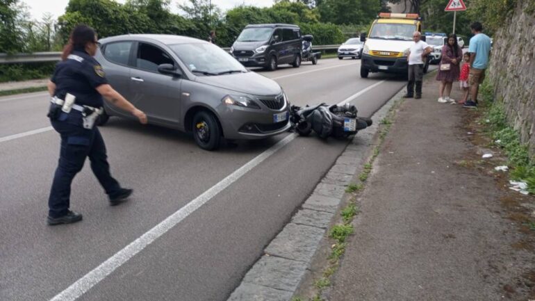 Castellammare, altro incidente sulla statale: ferito centauro