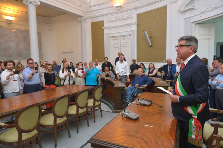 Castellammare, giunta ancora in alto mare. Tutti i nomi e le trattative