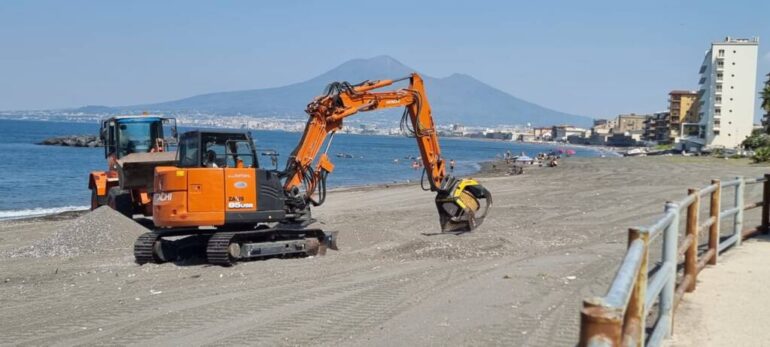 Castellammare e il sogno del lungomare balneabile. Ma c’è il nodo del’arenile inquinato