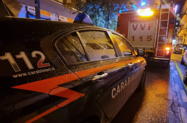 Paura nella notte a Pompei, bomba carta esplode davanti lo studio di un politico