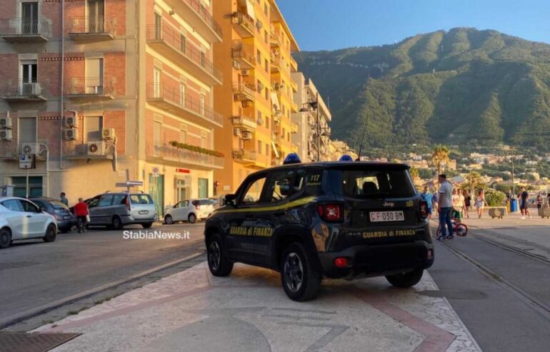 Scatole cinesi per evadere le tasse, maxi sequestro della finanza. Al centro della truffa un biscottificio di Castellammare